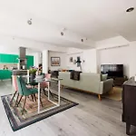 Central Soho Warehouse Loft With Concierge
