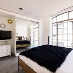 Central Soho Warehouse Loft With Concierge