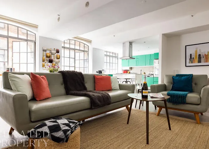 Central Soho Warehouse Loft With Concierge